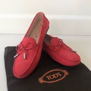 Tod’s red round toed suede moccasin size 39.5 (9)